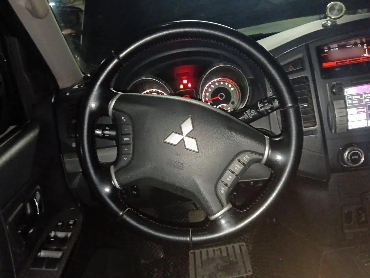 Mitsubishi Pajero 2012 3.0L Elite Edition — миниатюра 10