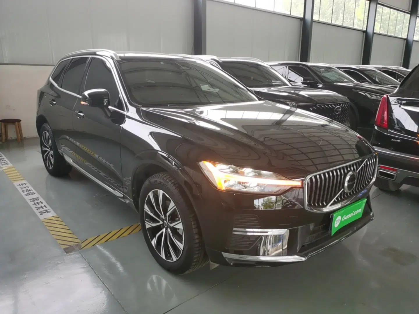 Volvo XC60 2025 B5 Four-Wheel Drive Smart & Advanced Luxury Edition — миниатюра 3