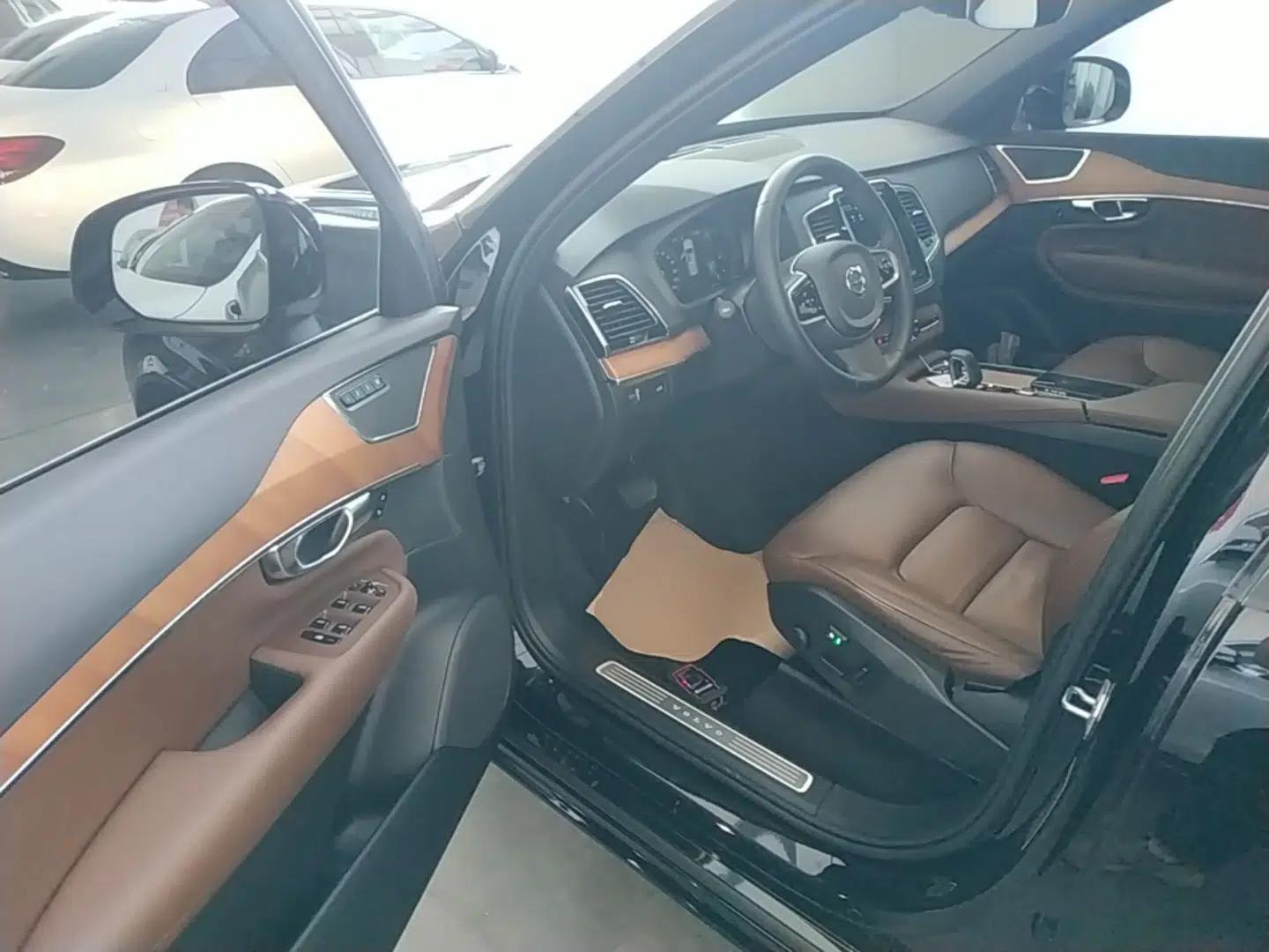Volvo XC90 2022 B6 Zhiyi Luxury Edition 7-Seater — миниатюра 18