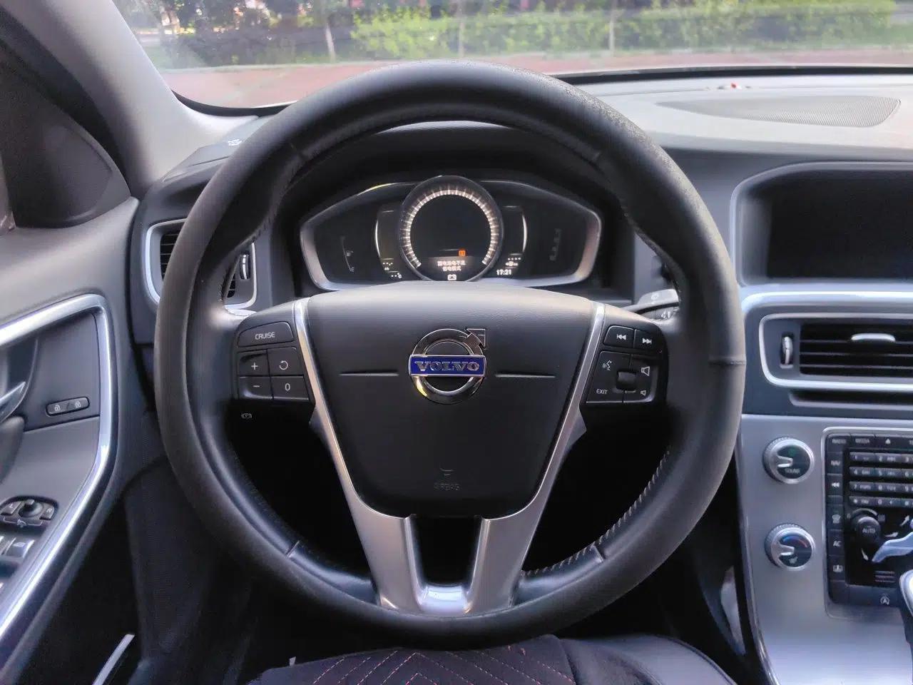 Volvo S60 2017 S60L T5 Intelligent Drive Edition — миниатюра 10