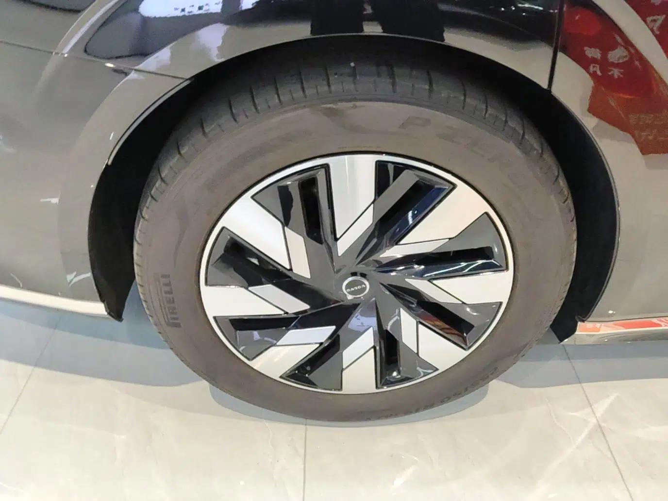 Volvo EM90 2025 Ultra Six-Seater — миниатюра 11