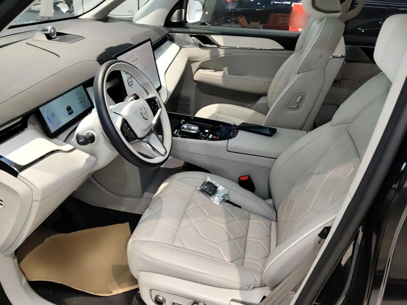 Volvo EM90 2025 Ultra Six-Seater — миниатюра 17