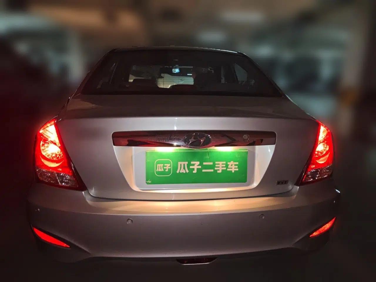 Hyundai Elantra 2011 1.6L Manual Comfort Version — миниатюра 5