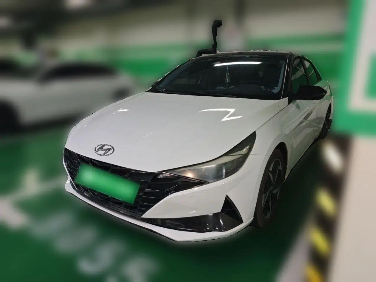Hyundai Elantra 2021 1.5L CVT LUX Prestige Edition — миниатюра 1