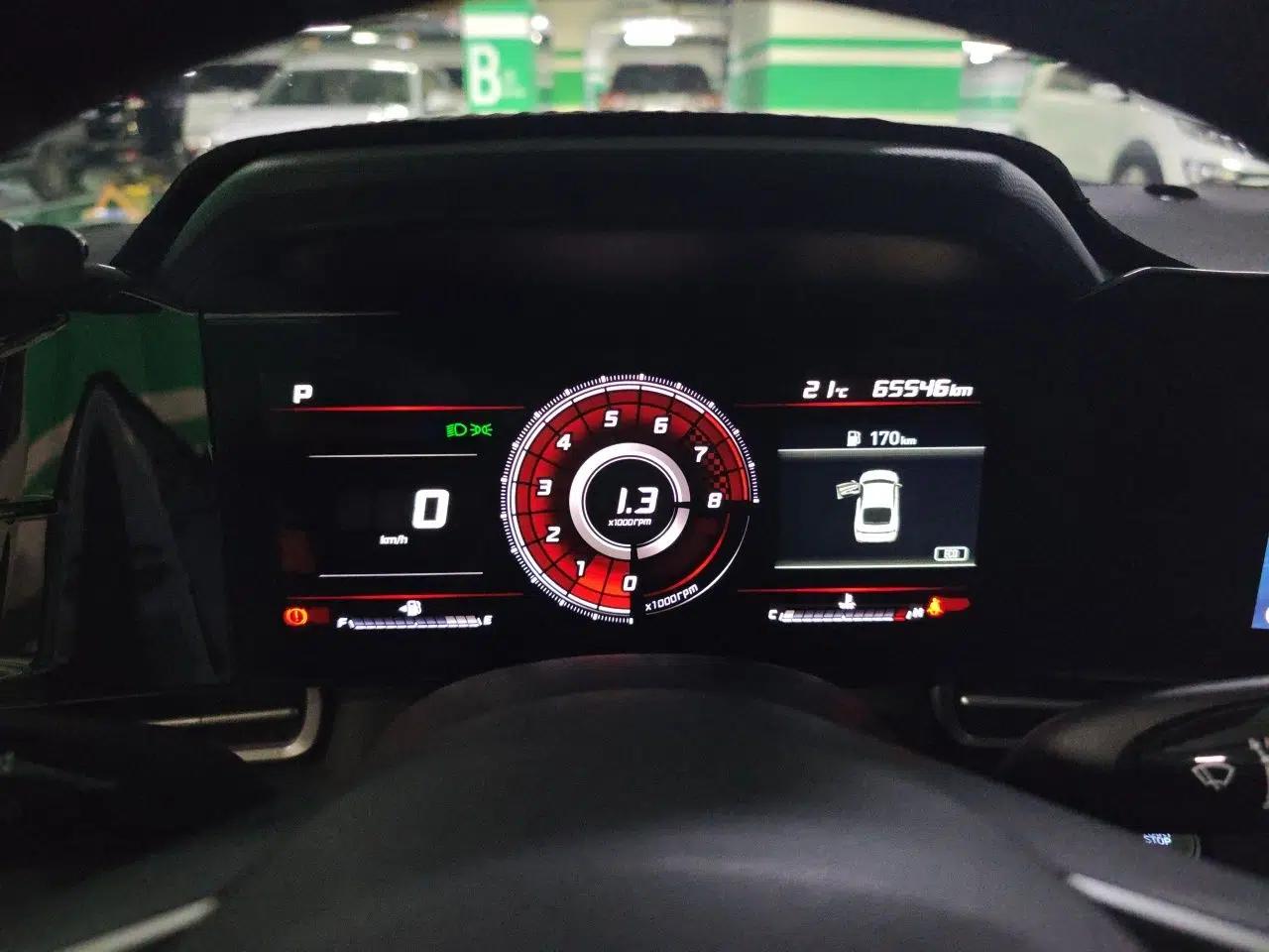 Hyundai Elantra 2021 1.5L CVT LUX Prestige Edition — миниатюра 11