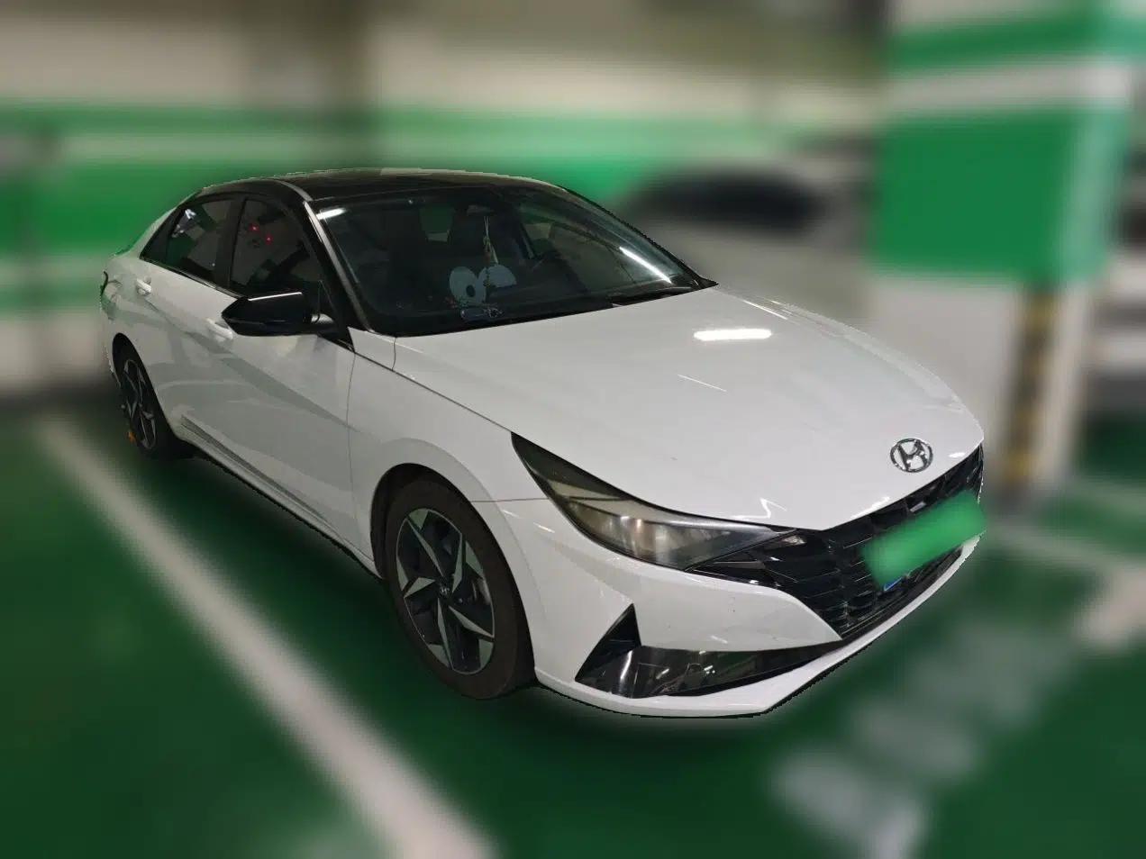Hyundai Elantra 2021 1.5L CVT LUX Prestige Edition — миниатюра 3