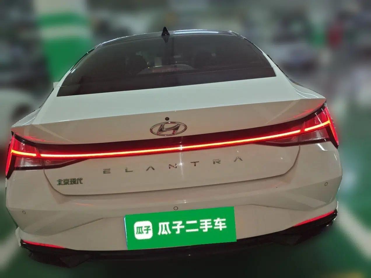 Hyundai Elantra 2021 1.5L CVT LUX Prestige Edition — миниатюра 5