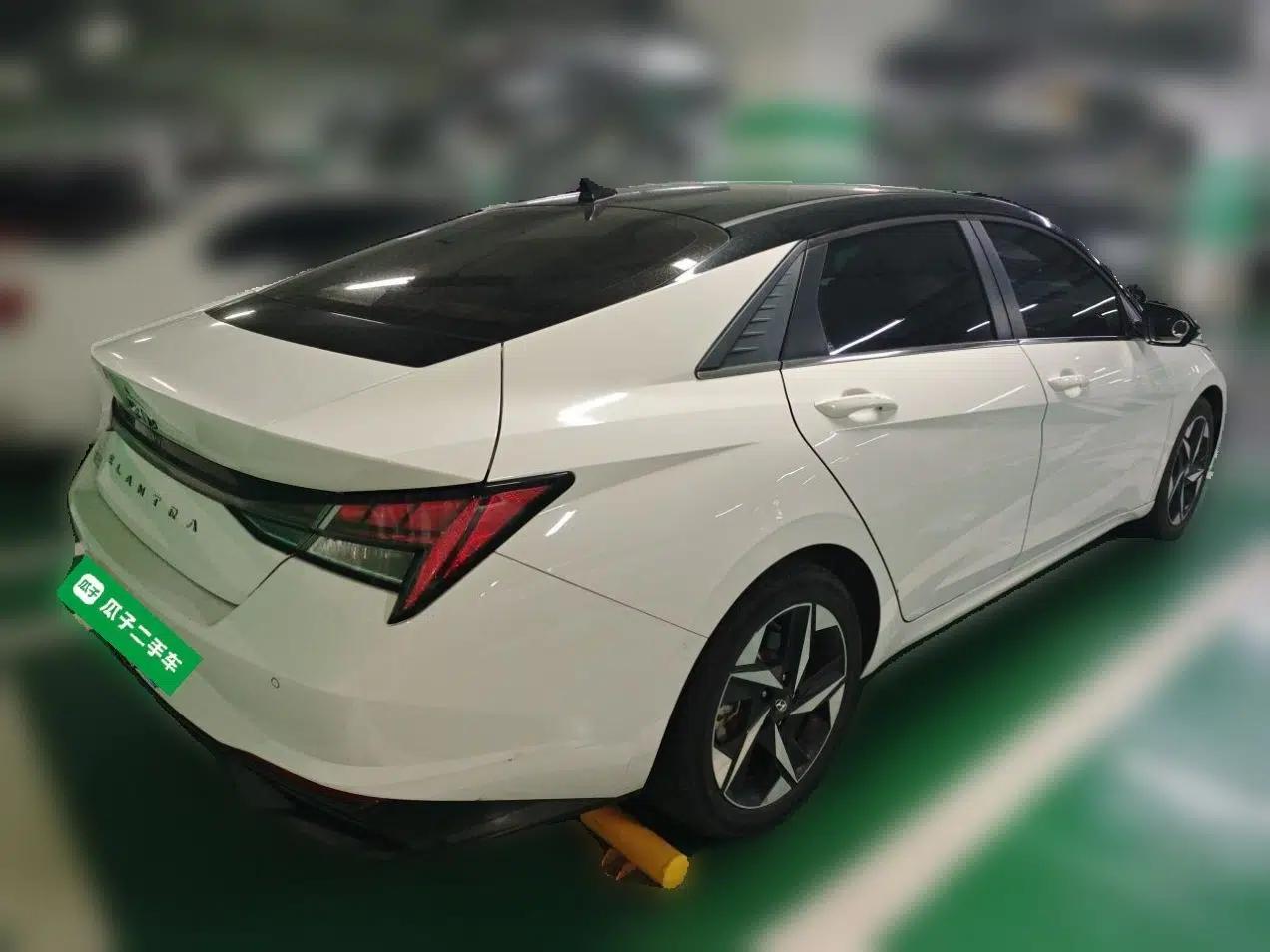 Hyundai Elantra 2021 1.5L CVT LUX Prestige Edition — миниатюра 6