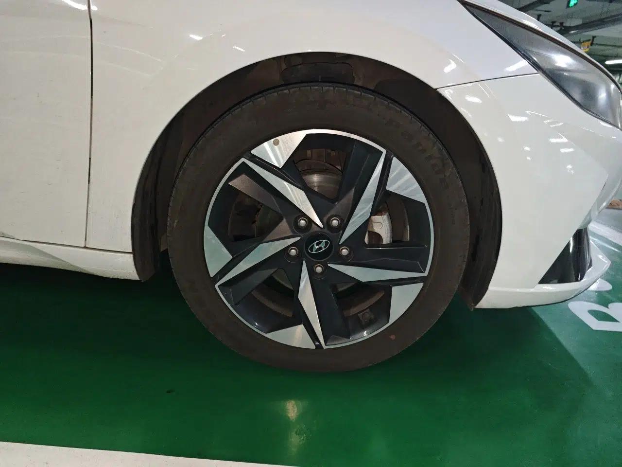 Hyundai Elantra 2021 1.5L CVT LUX Prestige Edition — миниатюра 8