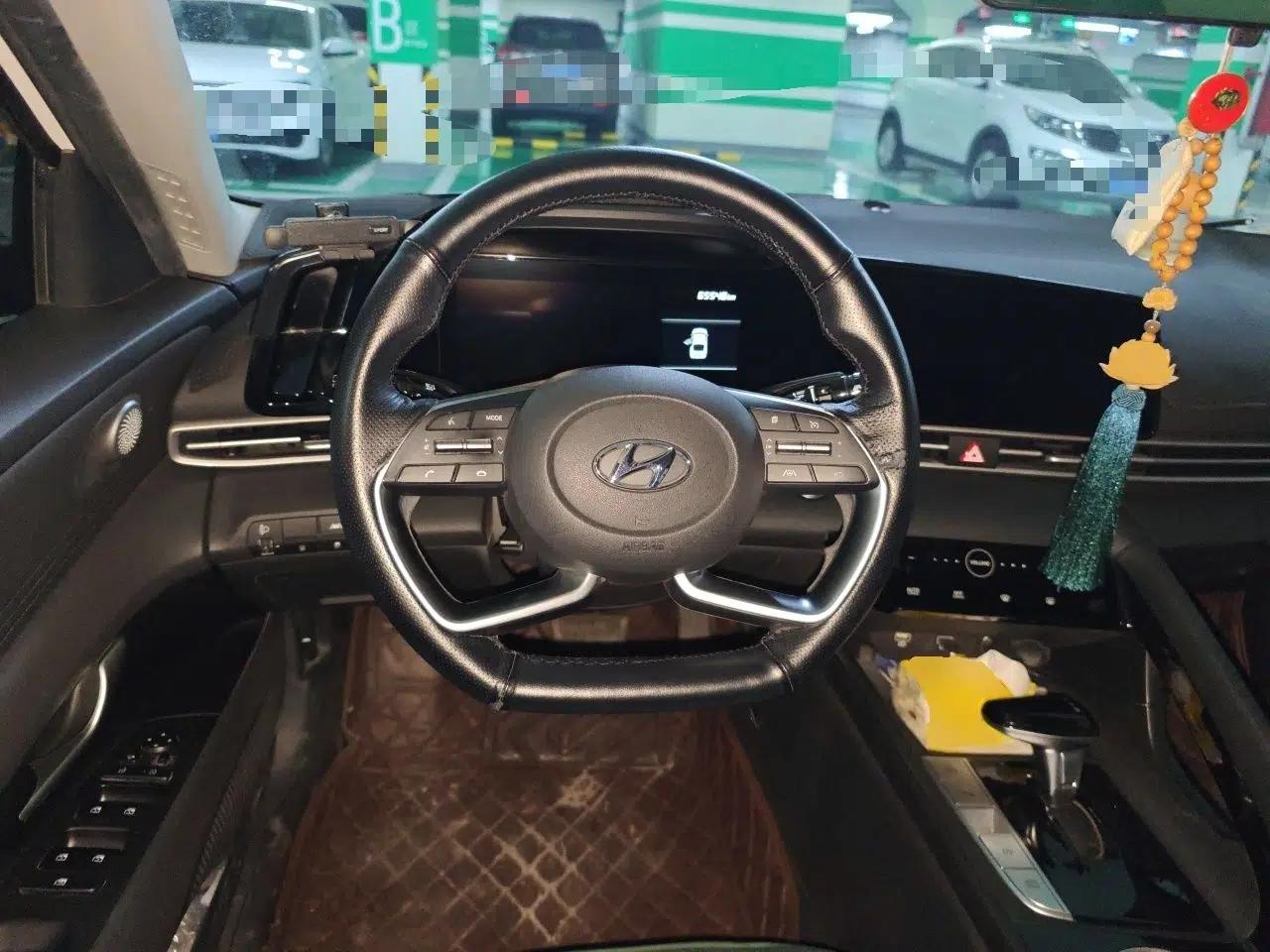 Hyundai Elantra 2021 1.5L CVT LUX Prestige Edition — миниатюра 10