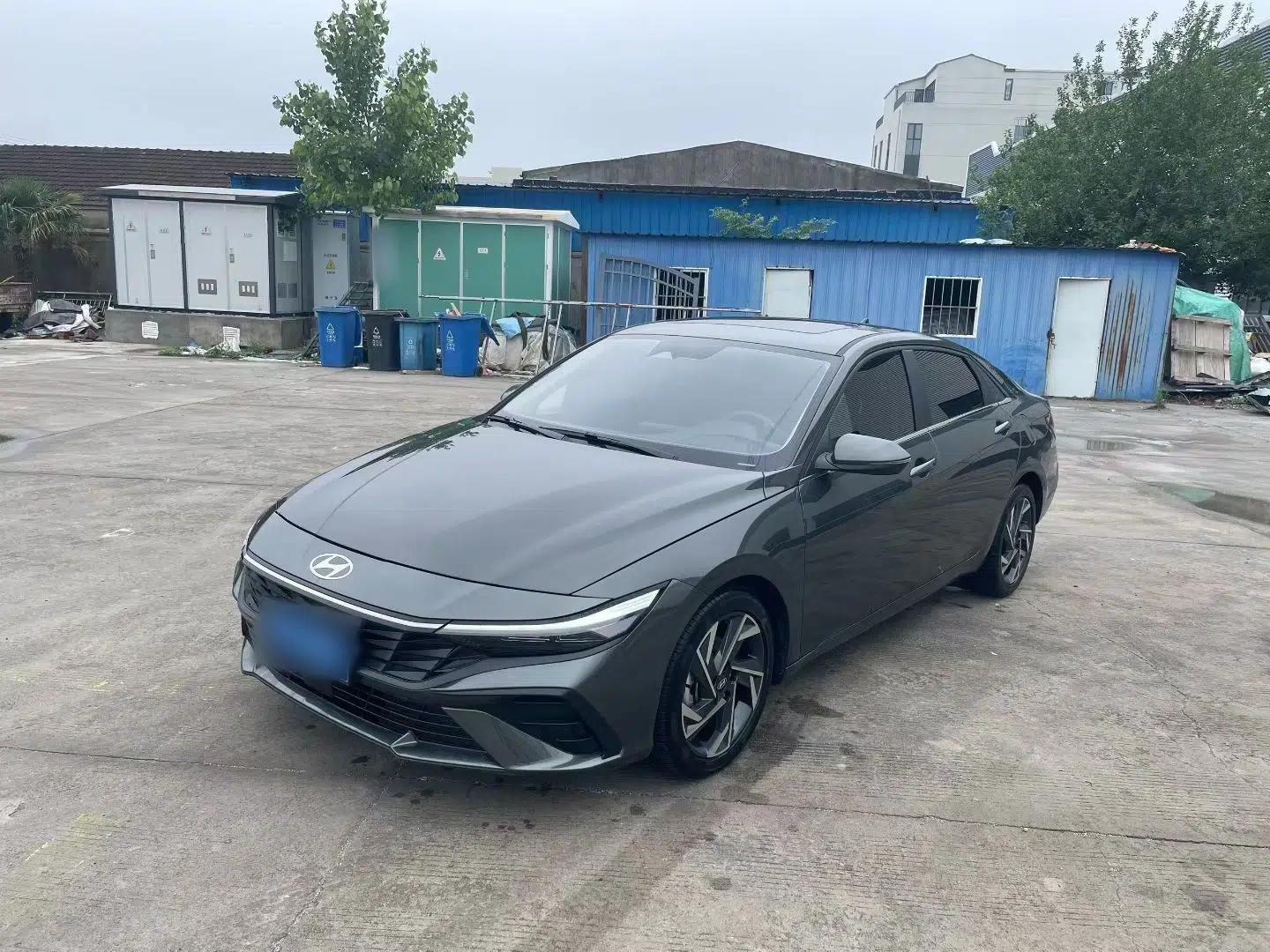 Hyundai Elantra 2023 1.5L CVT LUX Prestige Edition — миниатюра 1