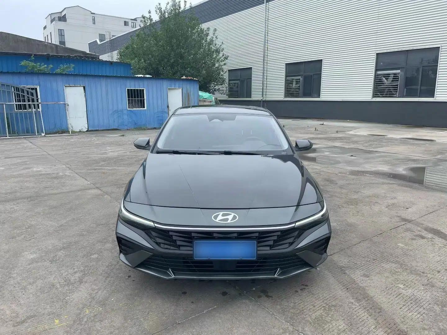 Hyundai Elantra 2023 1.5L CVT LUX Prestige Edition — миниатюра 2