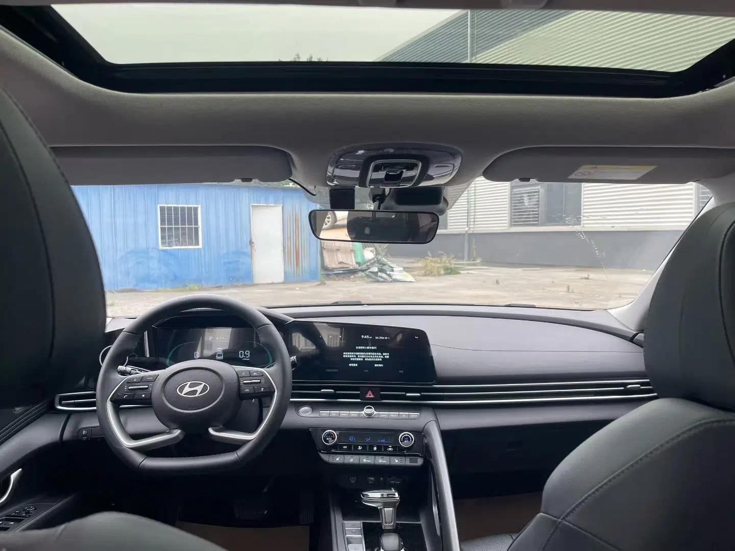 Hyundai Elantra 2023 1.5L CVT LUX Prestige Edition — миниатюра 13