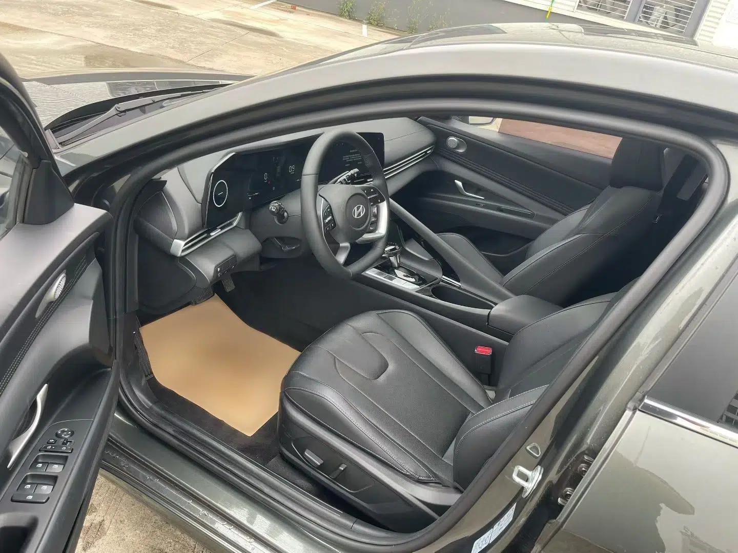 Hyundai Elantra 2023 1.5L CVT LUX Prestige Edition — миниатюра 14