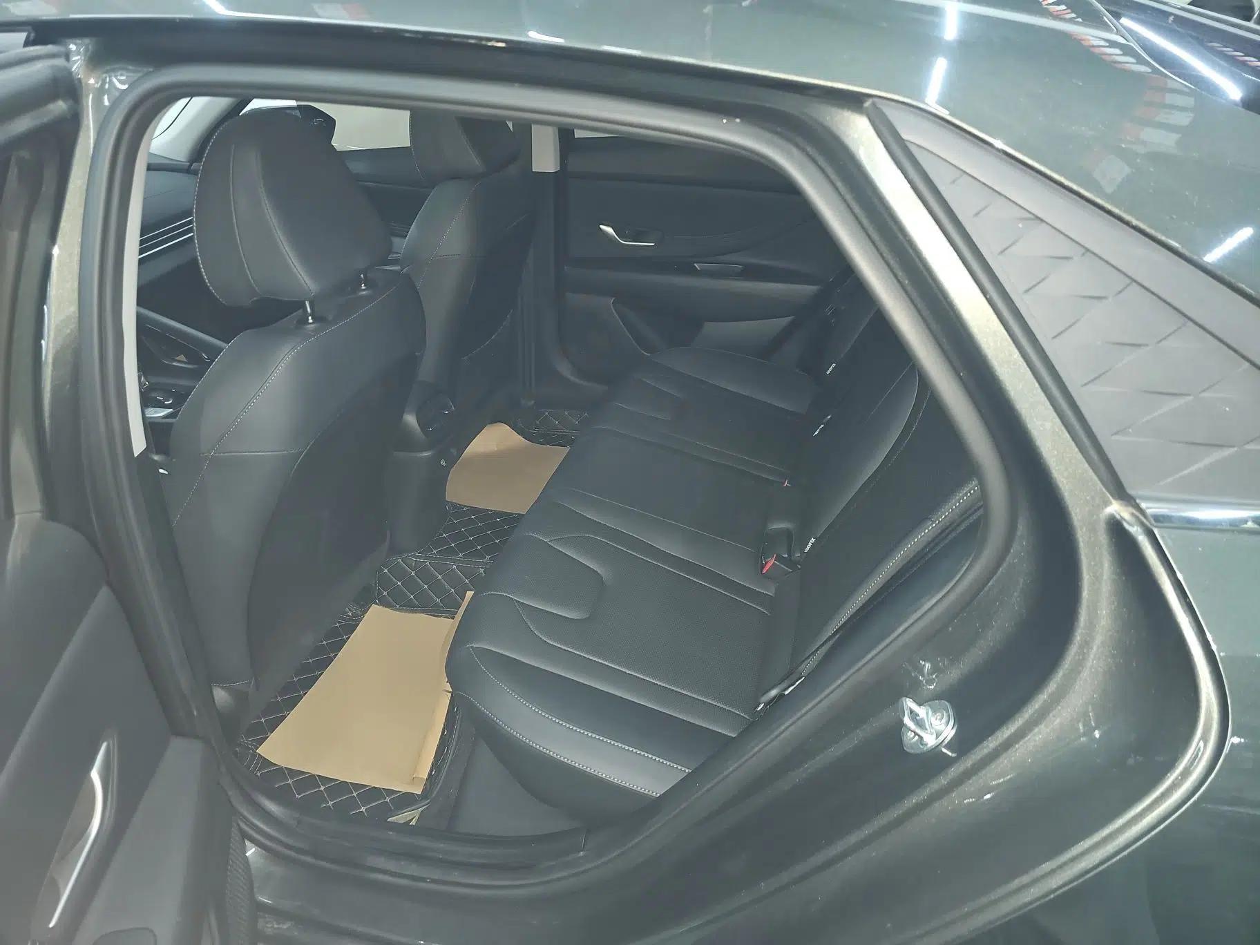 Hyundai Elantra 2023 1.5L CVT LUX Prestige Edition — миниатюра 15