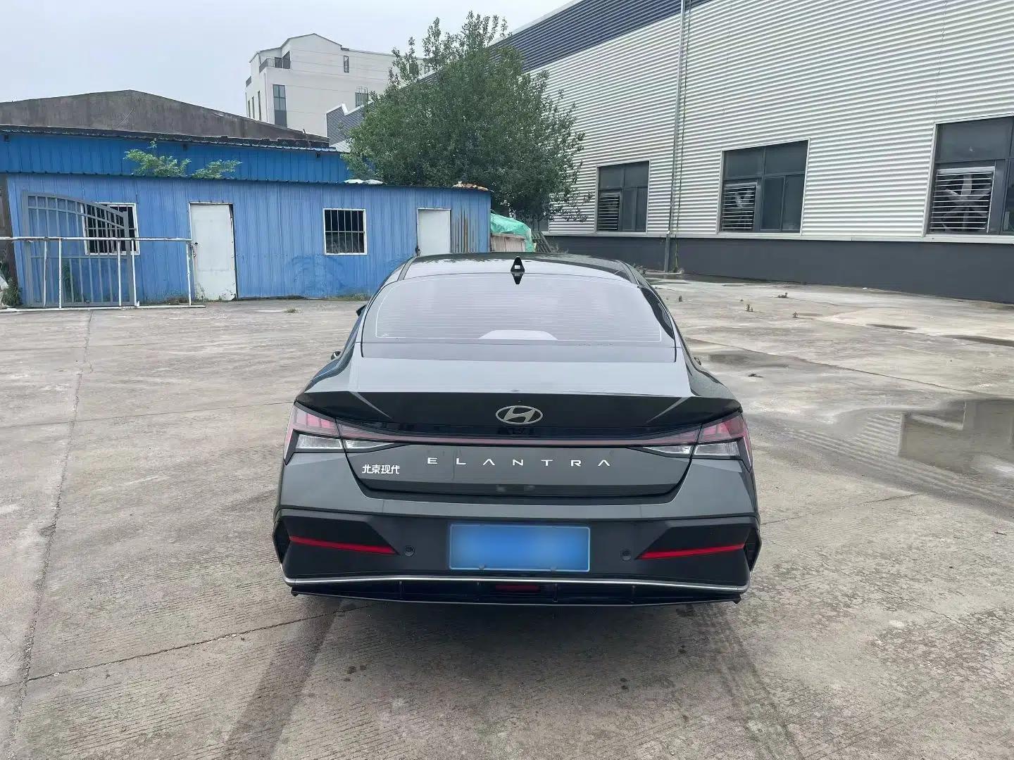 Hyundai Elantra 2023 1.5L CVT LUX Prestige Edition — миниатюра 5