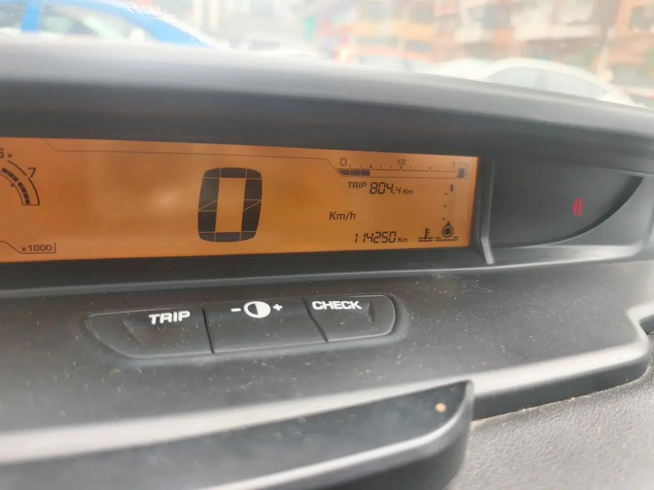 Citroen C-Quatre 2012 Sedan 1.6L Manual Prestige Model — миниатюра 12