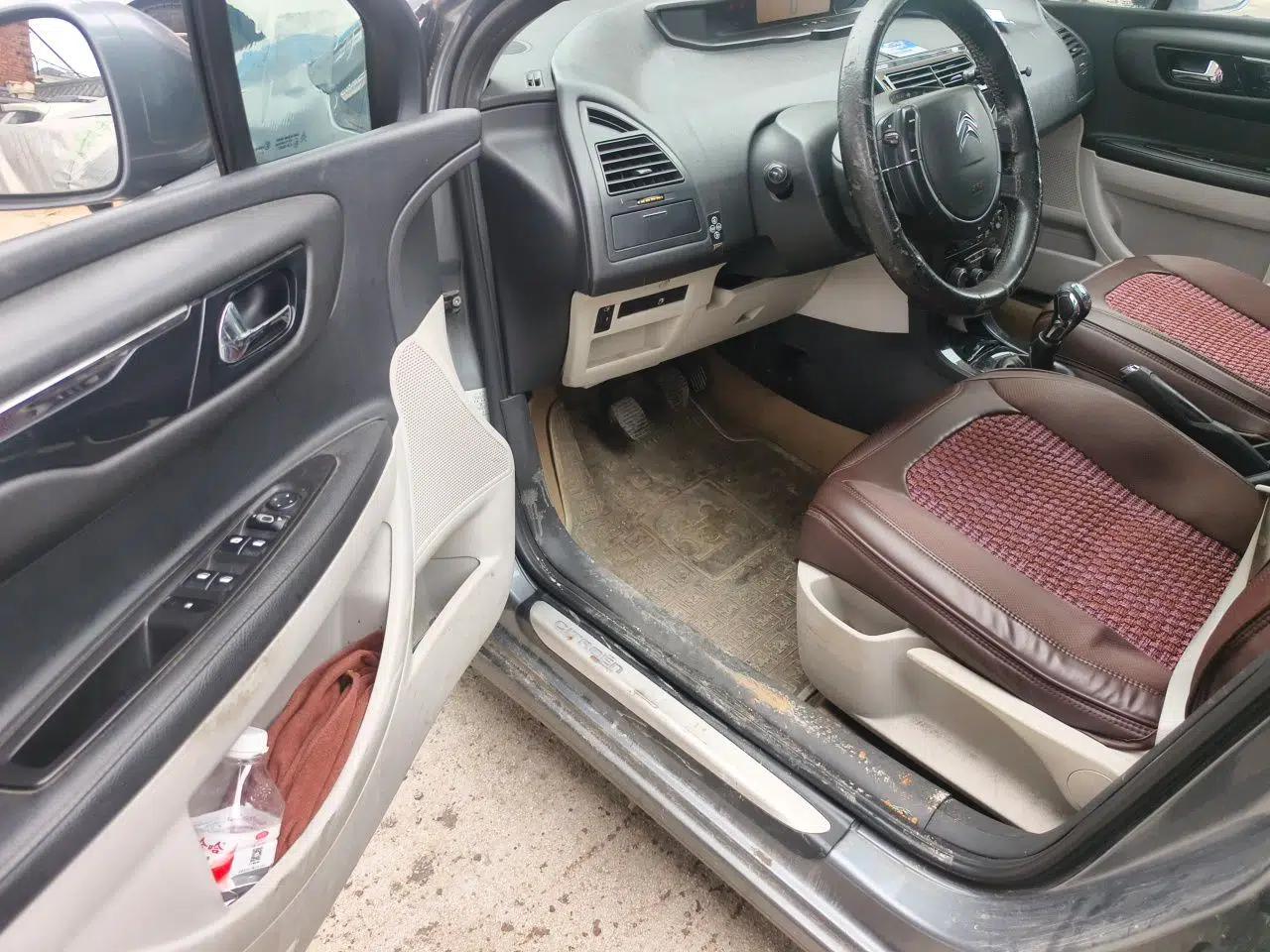 Citroen C-Quatre 2012 Sedan 1.6L Manual Prestige Model — миниатюра 16