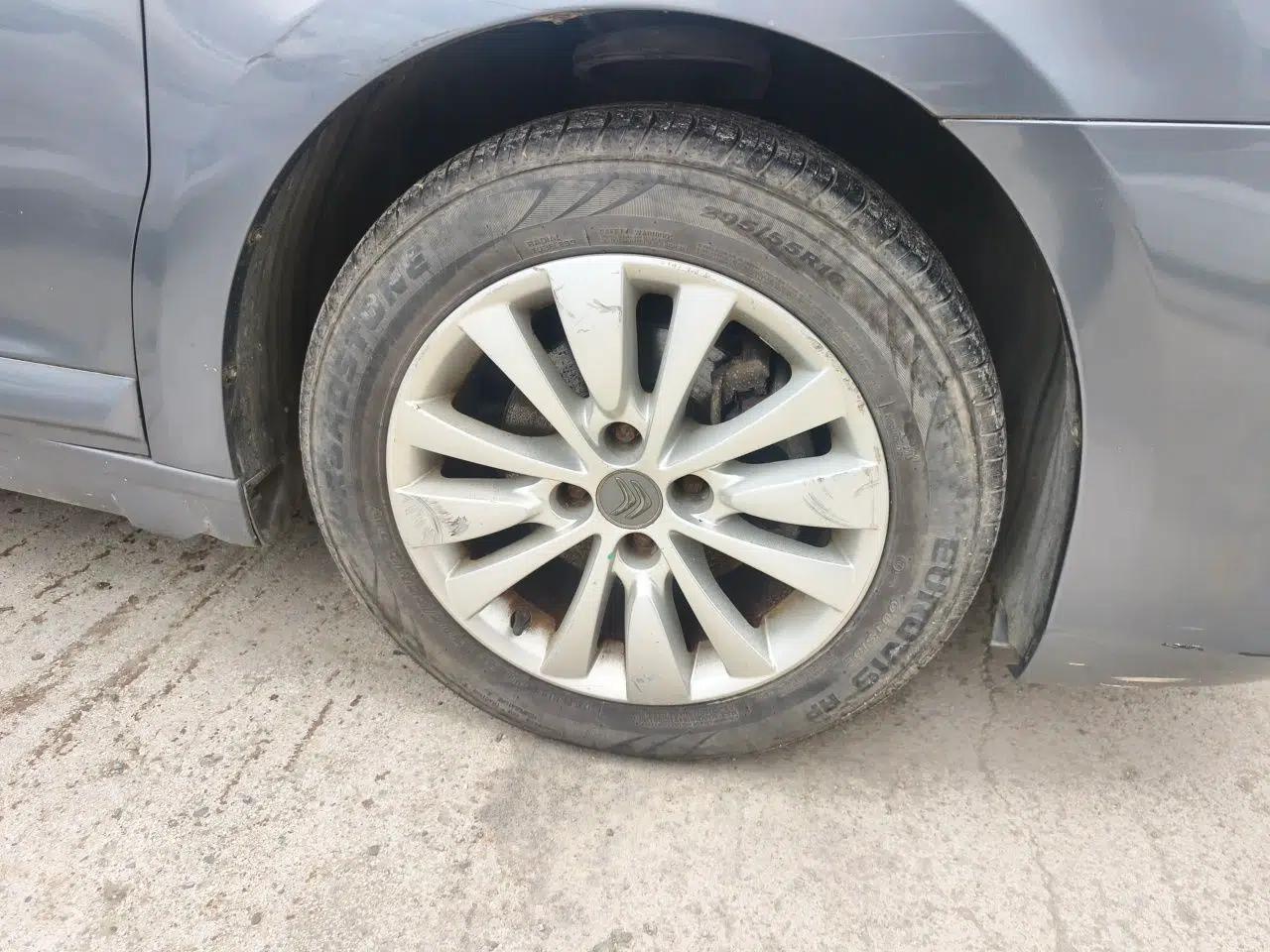 Citroen C-Quatre 2012 Sedan 1.6L Manual Prestige Model — миниатюра 8