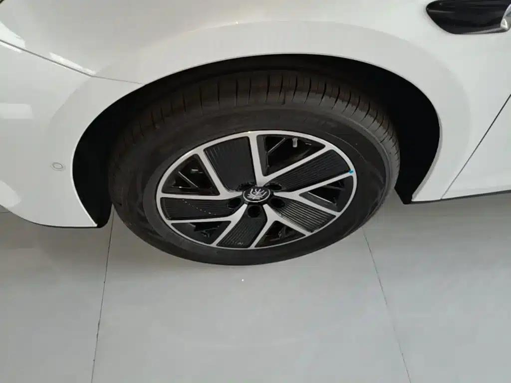 Qin L 2026 DM-i 128KM Leading Edition — миниатюра 23