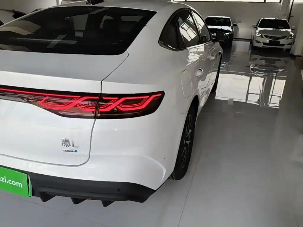 Qin L 2026 DM-i 128KM Leading Edition — миниатюра 8