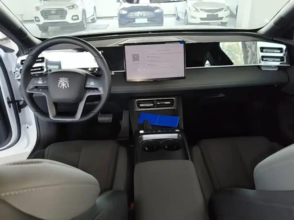 Qin L 2026 DM-i 128KM Leading Edition — миниатюра 10