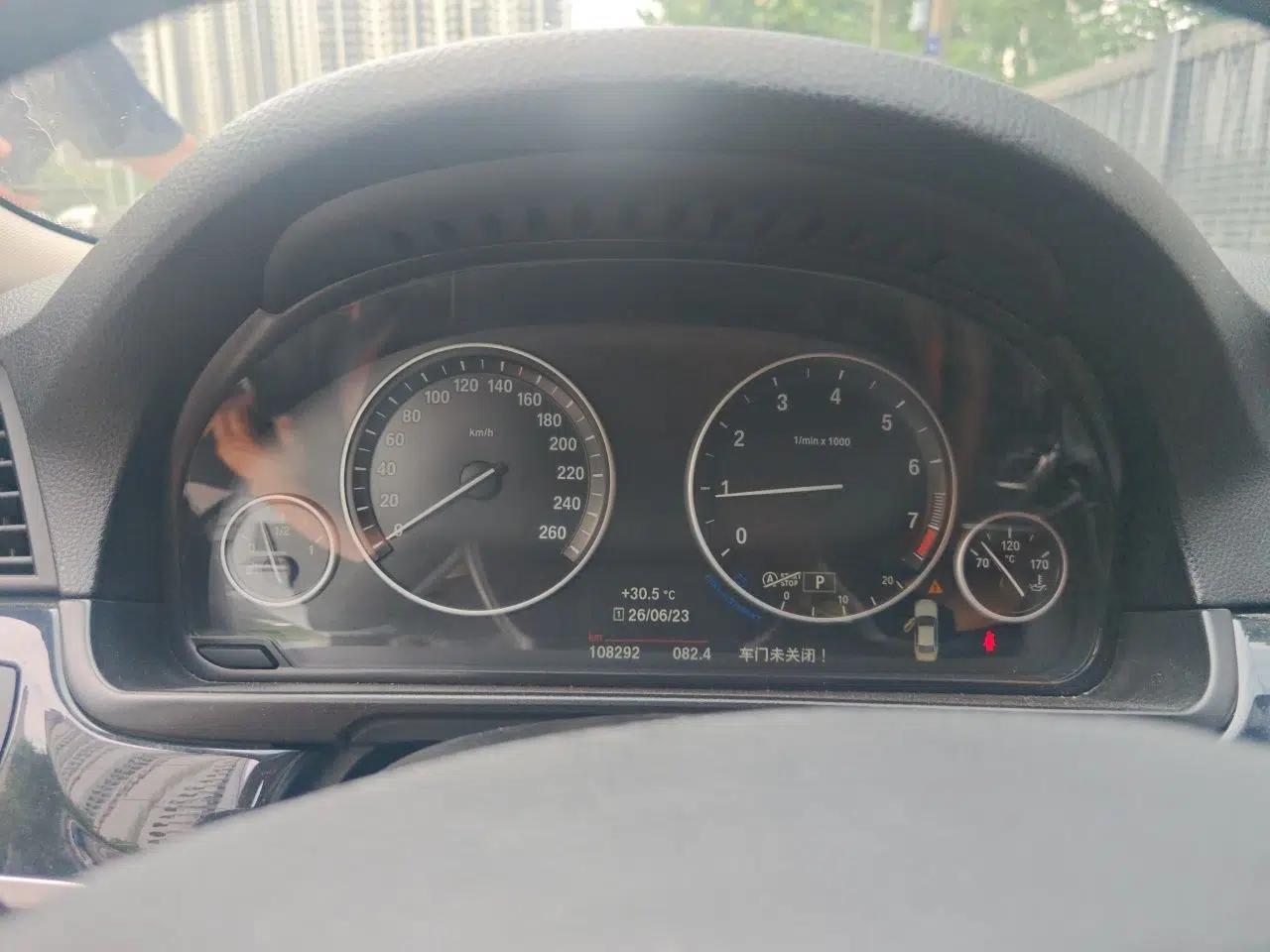 BMW 5 Series 2014 520Li Elegant Model — миниатюра 11
