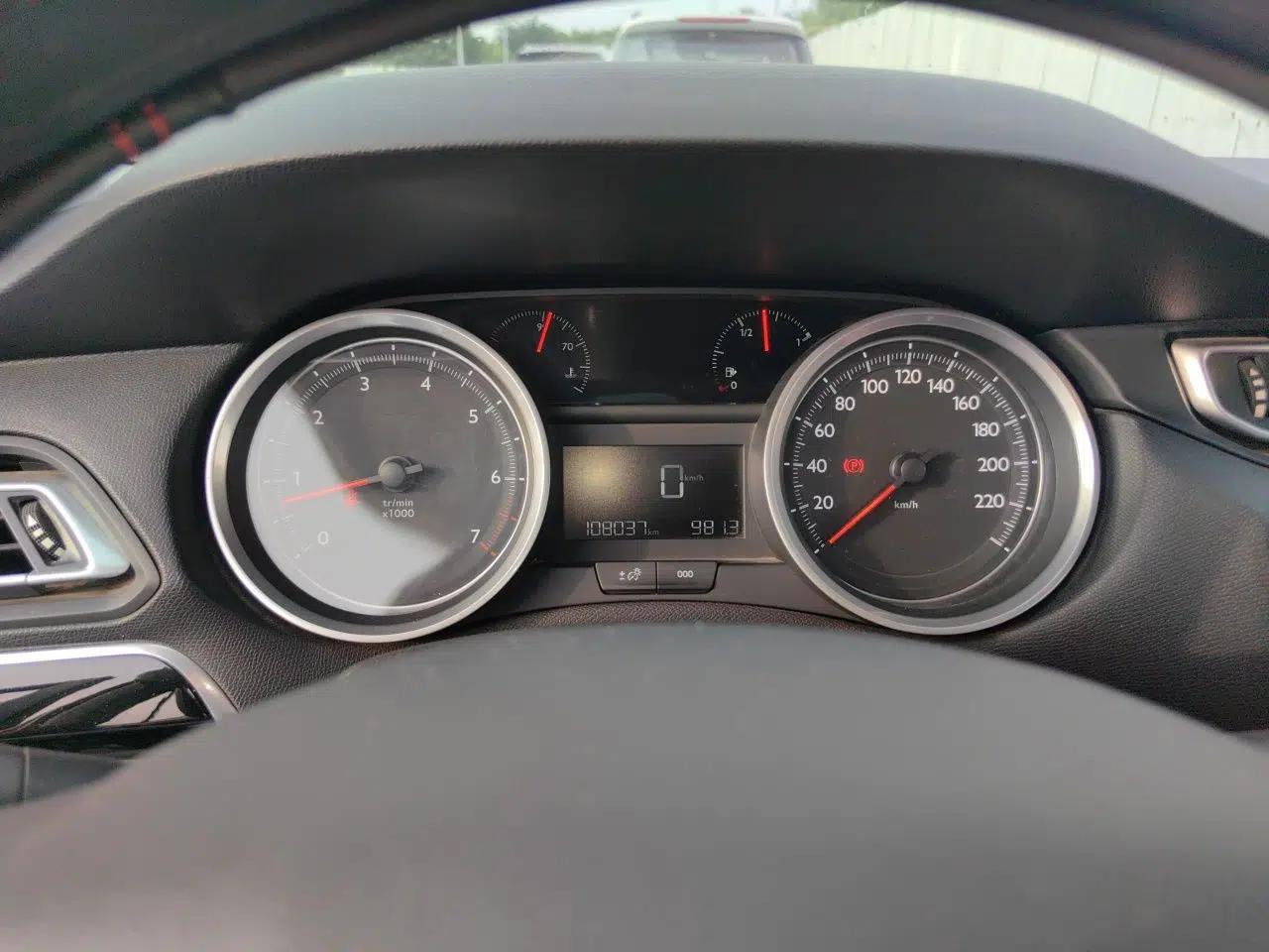 Peugeot 408 2014 1.8L Manual Leading Edition — миниатюра 11