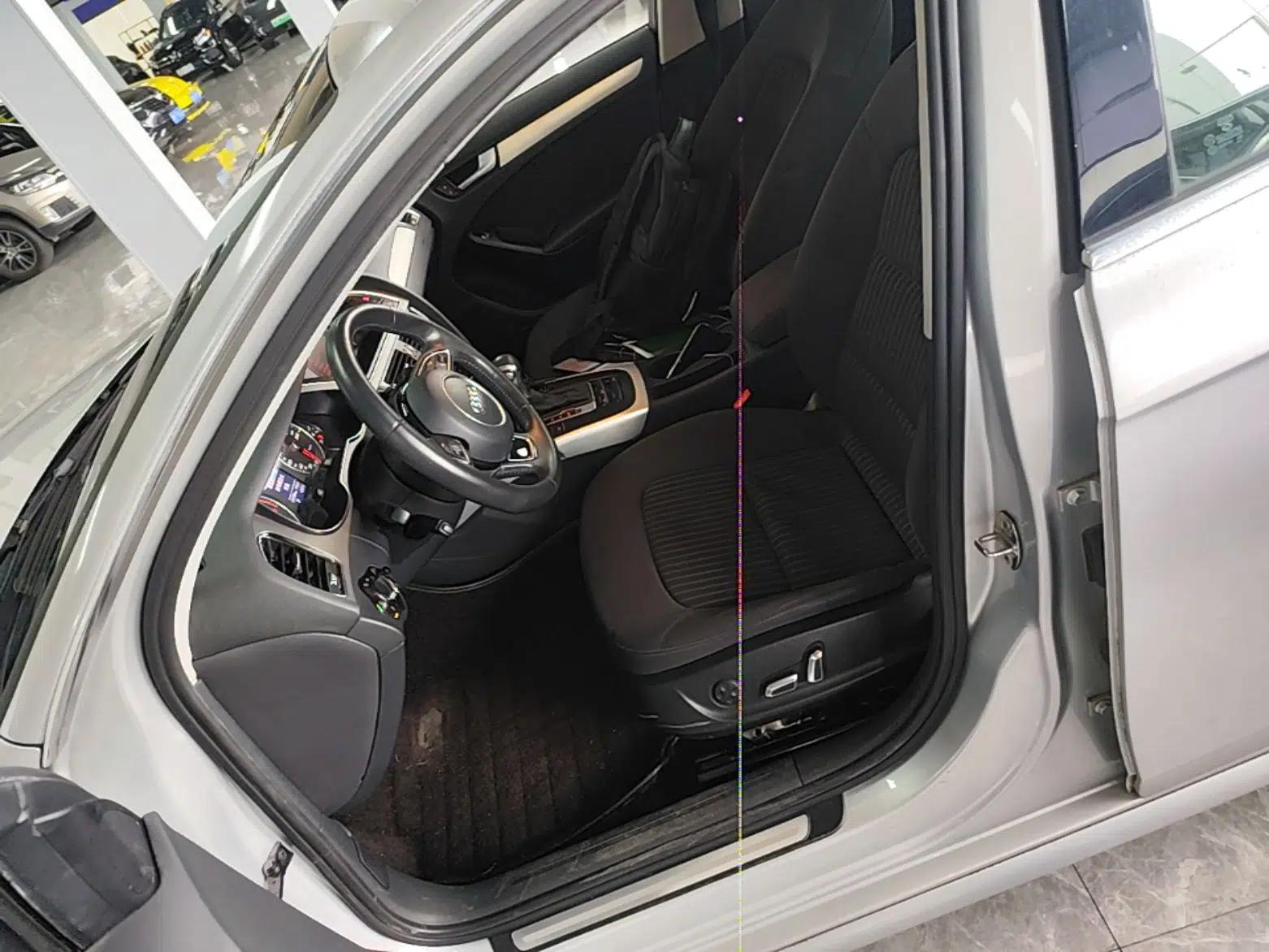 Audi A4L 2013 35 TFSI Automatic Standard Model — миниатюра 17