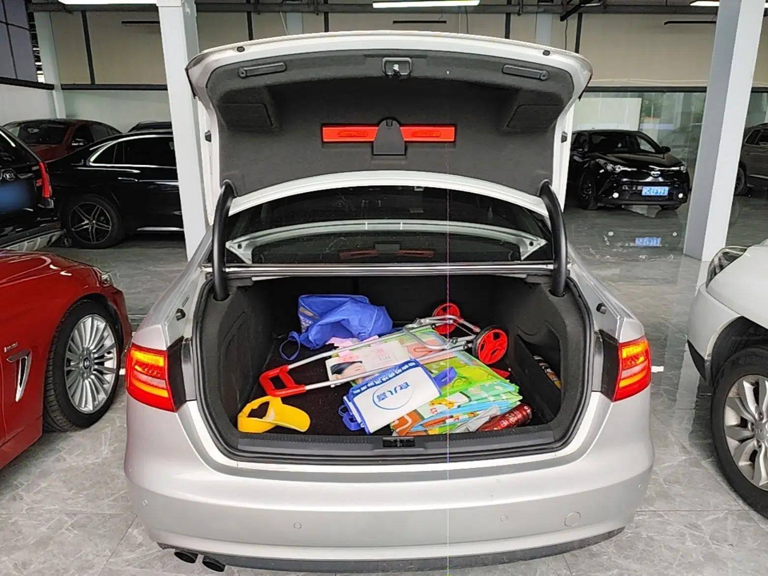 Audi A4L 2013 35 TFSI Automatic Standard Model — миниатюра 22