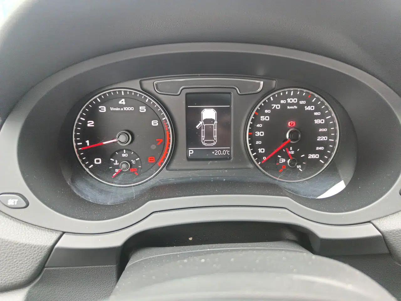 Audi Q3 2016 30 TFSI Standard Model — миниатюра 11