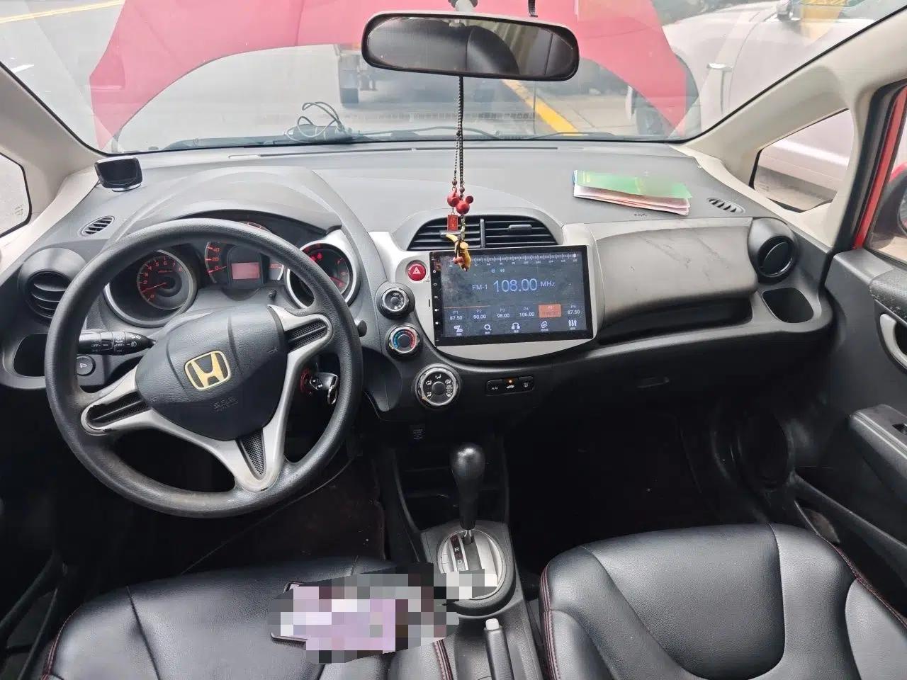 Honda Fit 2011 1.5L Automatic Luxury Edition — миниатюра 9