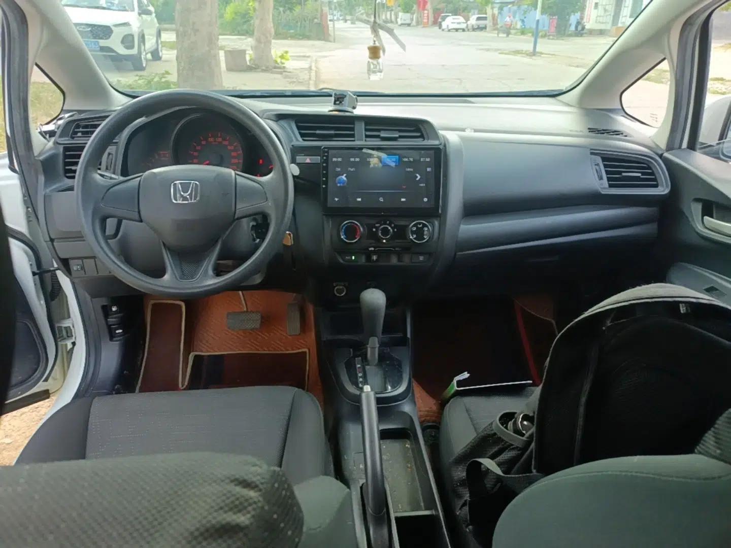 Honda Fit 2018 1.5L CVT Comfort Version — миниатюра 12