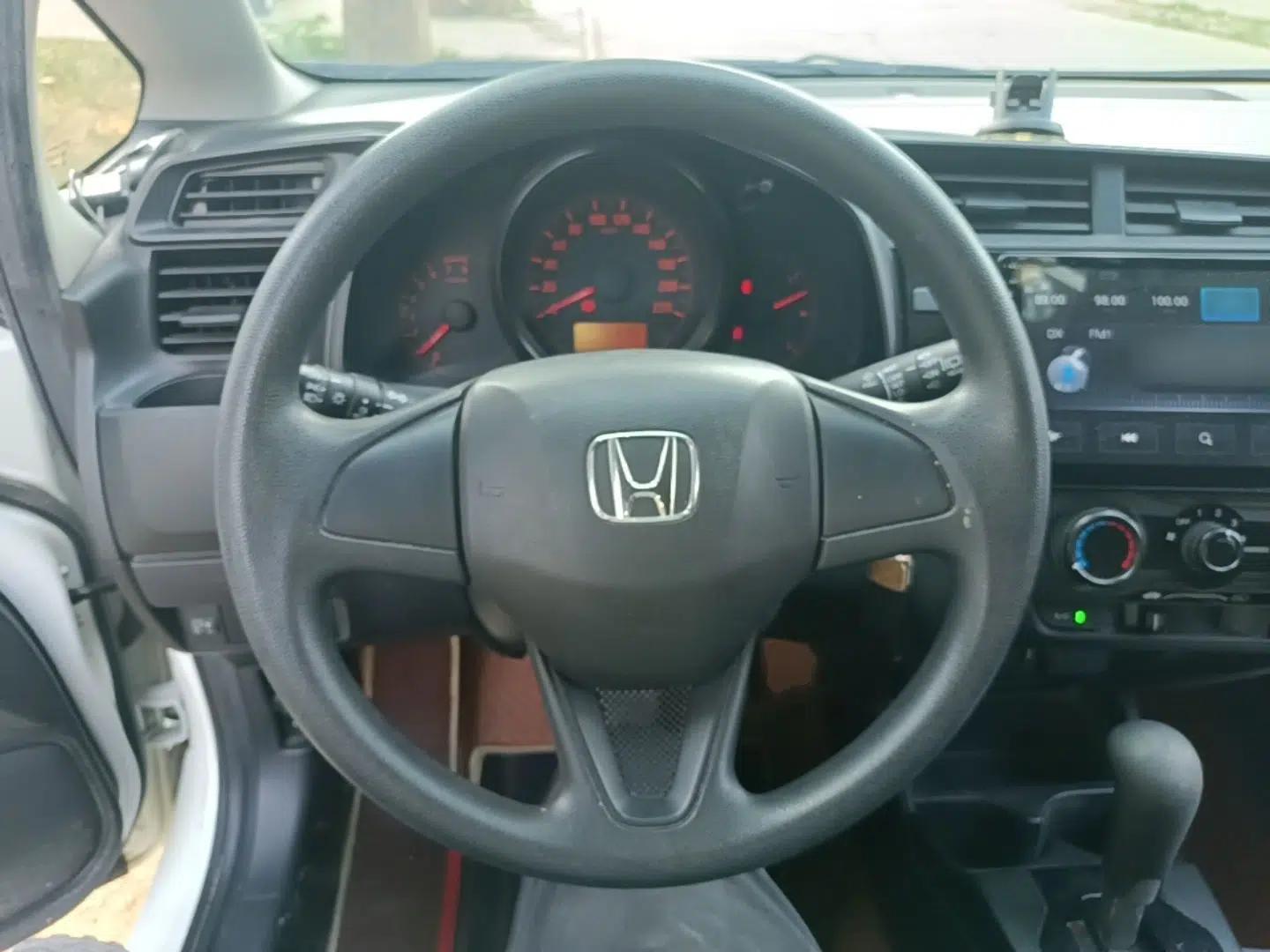 Honda Fit 2018 1.5L CVT Comfort Version — миниатюра 13