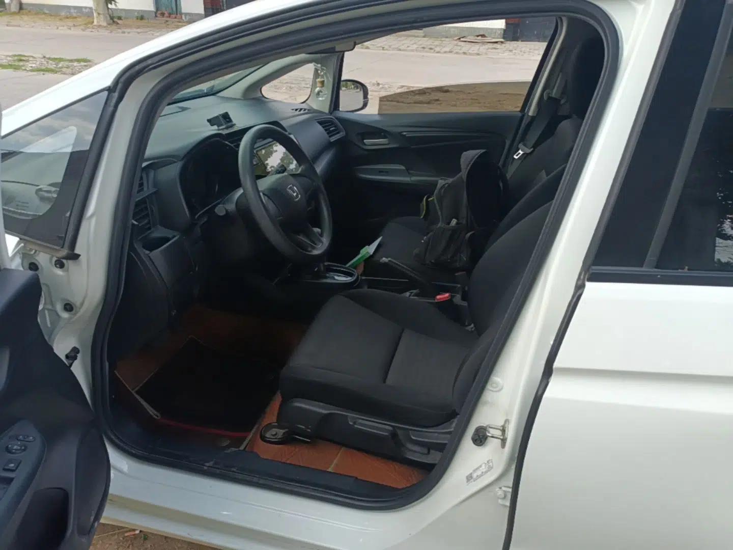 Honda Fit 2018 1.5L CVT Comfort Version — миниатюра 17