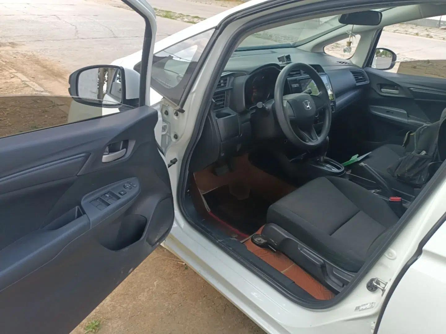 Honda Fit 2018 1.5L CVT Comfort Version — миниатюра 18