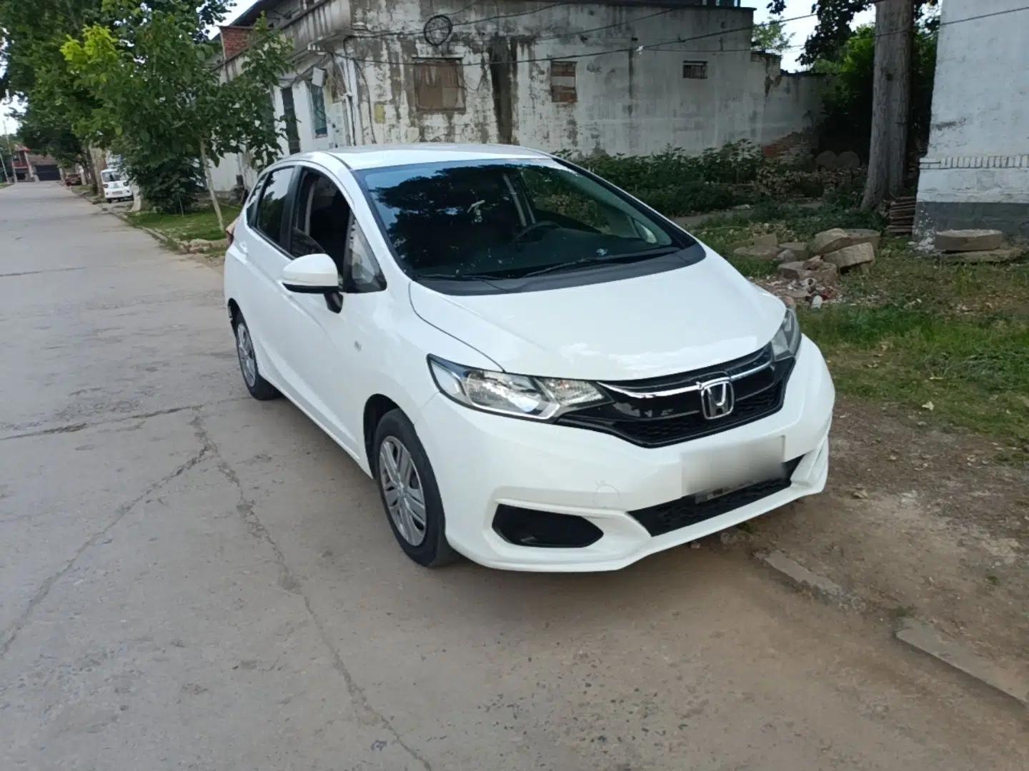 Honda Fit 2018 1.5L CVT Comfort Version — миниатюра 3