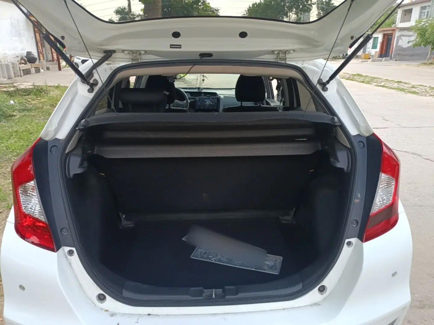 Honda Fit 2018 1.5L CVT Comfort Version — миниатюра 22