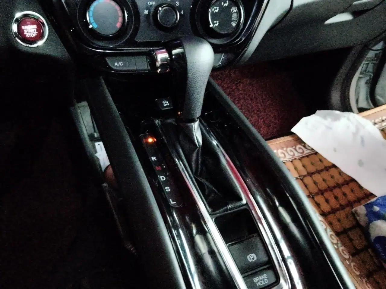 Honda Vezel 2017 1.8L CVT 2WD Elite Model — миниатюра 14