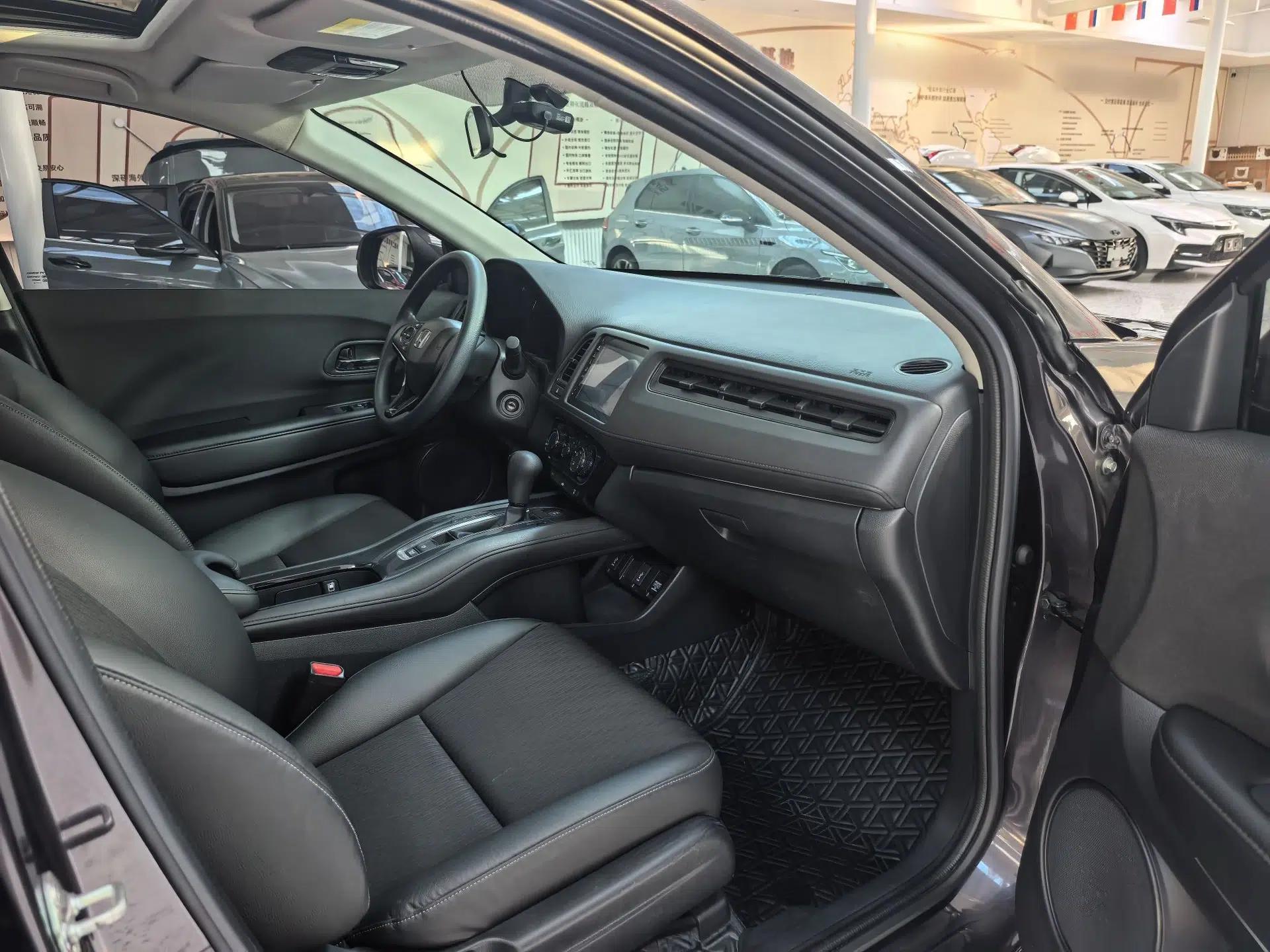 Honda Vezel 2022 1.5L CVT Phantom Night Pioneer Edition — миниатюра 24