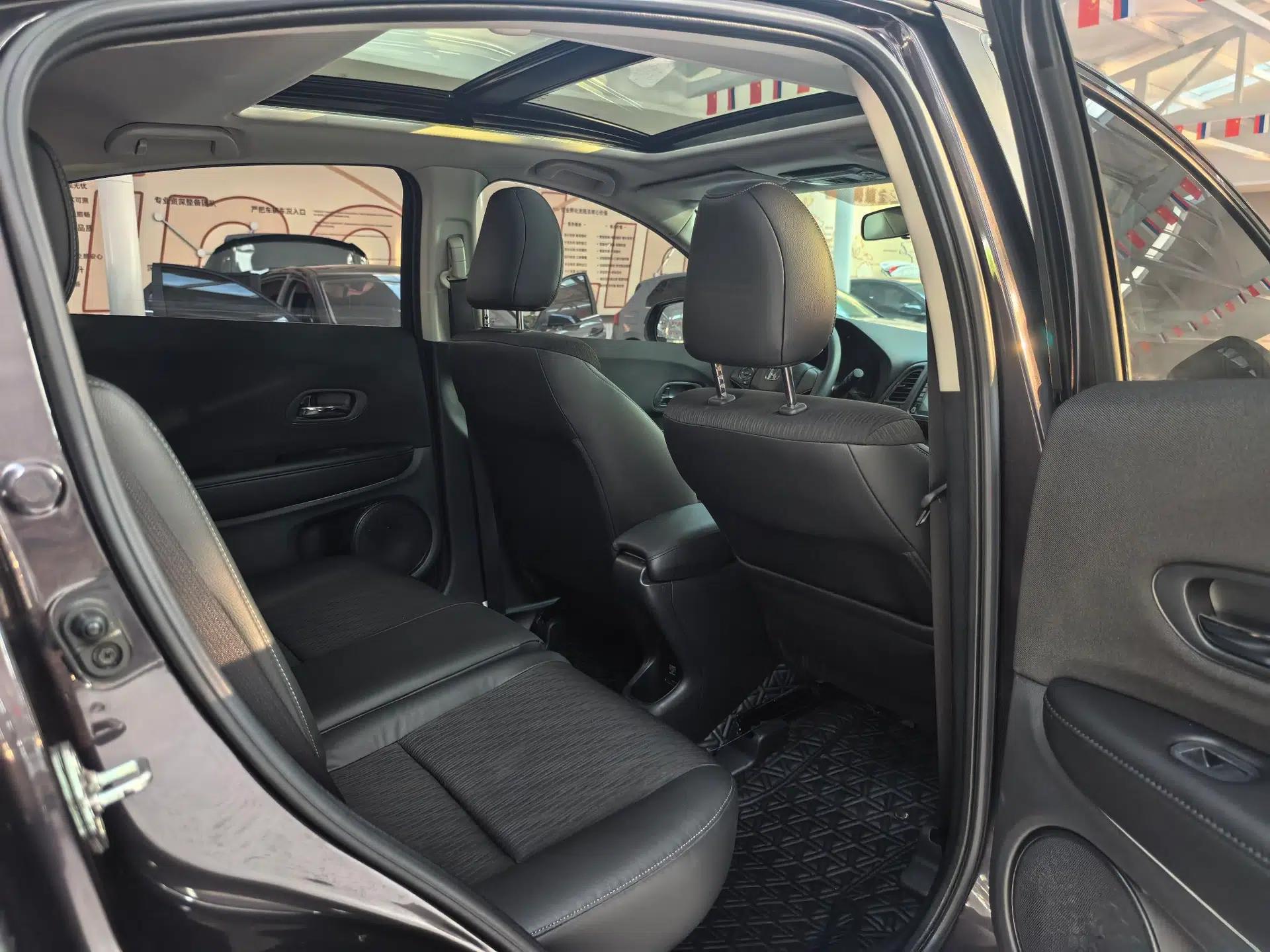 Honda Vezel 2022 1.5L CVT Phantom Night Pioneer Edition — миниатюра 25
