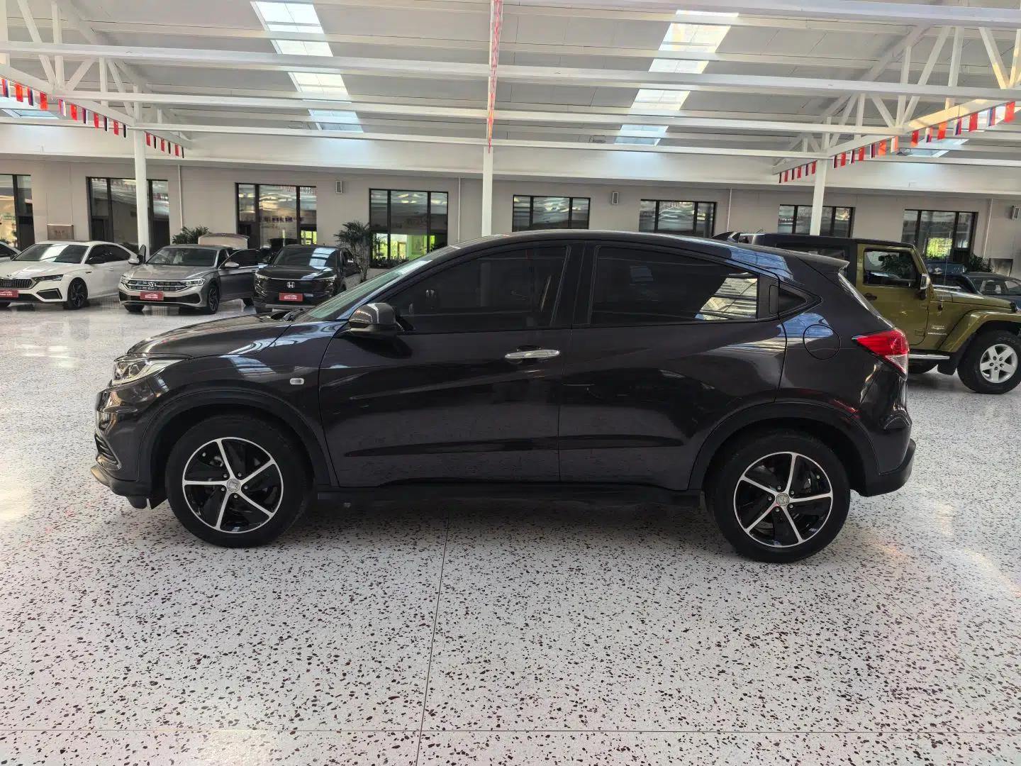 Honda Vezel 2022 1.5L CVT Phantom Night Pioneer Edition — миниатюра 4