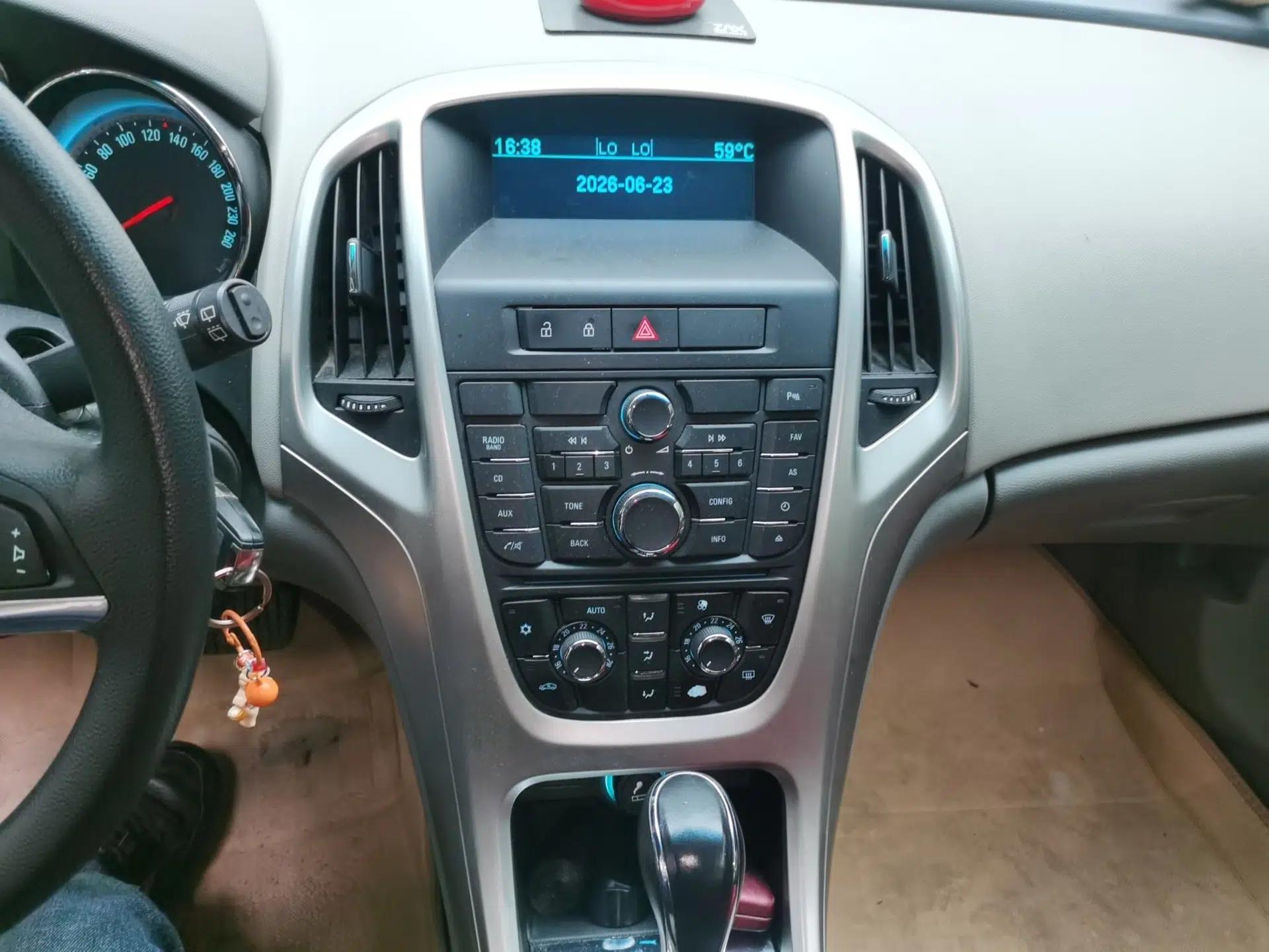 Buick GT 2012 XT 1.6L Automatic Fashion Edition — миниатюра 13