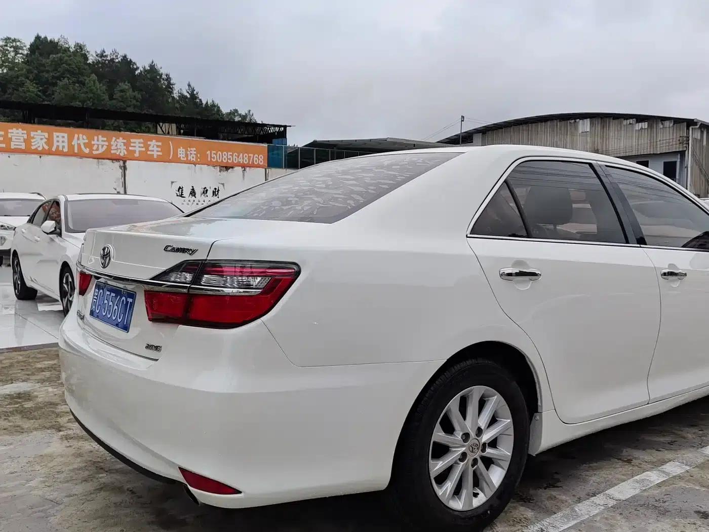 Camry 2016 2.0G 10th Anniversary Leading Edition — миниатюра 3