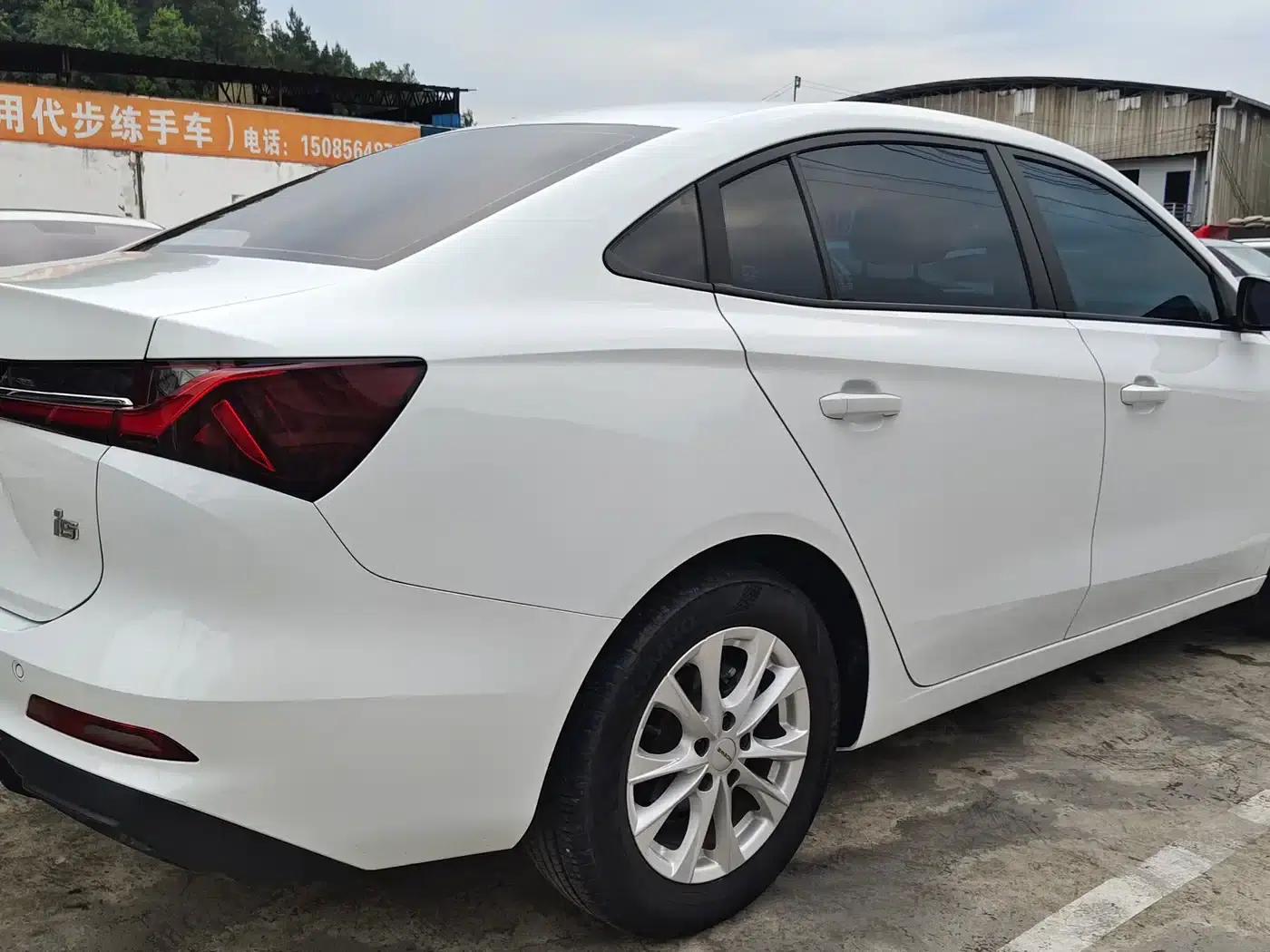 Camry 2016 2.0G 10th Anniversary Leading Edition — миниатюра 5