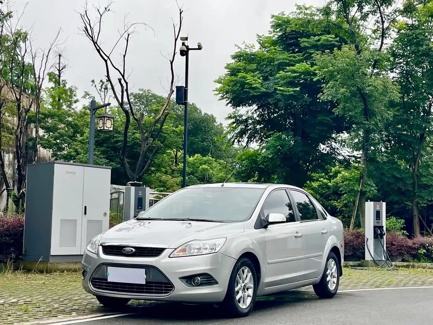 Ford Focus 2011 Sedan 1.8L Manual Comfort — миниатюра 1