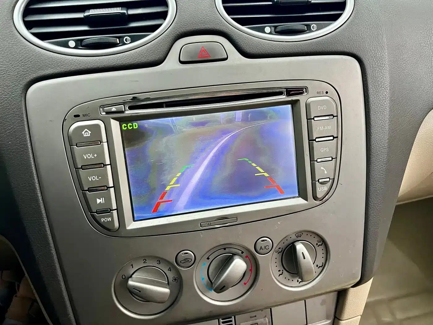 Ford Focus 2011 Sedan 1.8L Manual Comfort — миниатюра 27