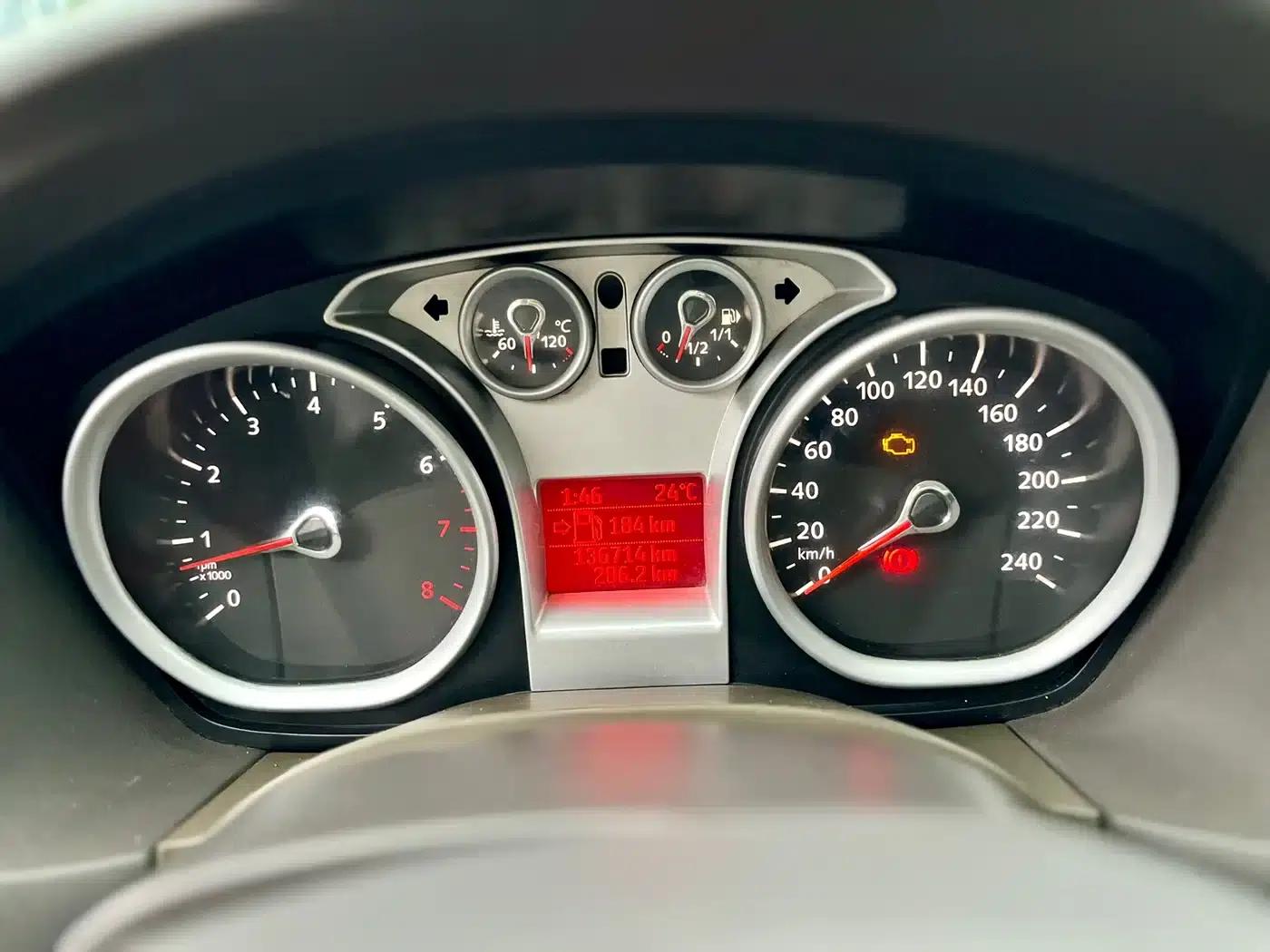 Ford Focus 2011 Sedan 1.8L Manual Comfort — миниатюра 29
