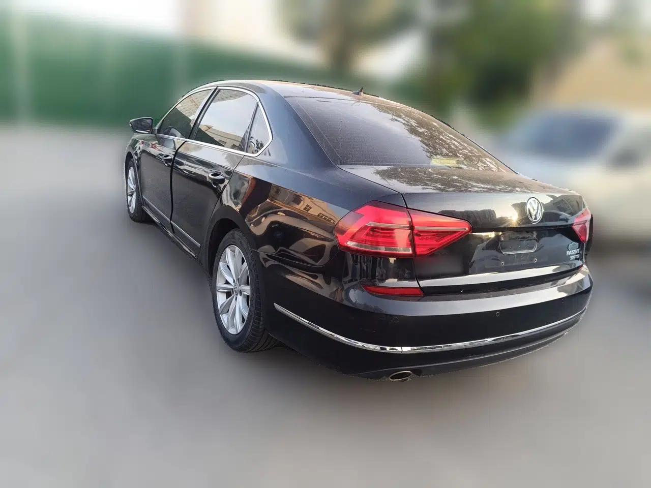 Volkswagen Passat 2017 330TSI DSG Luxury Edition — миниатюра 4