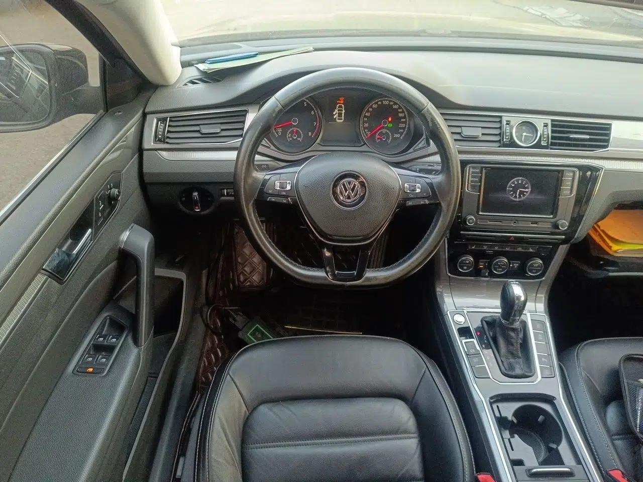 Volkswagen Passat 2017 330TSI DSG Luxury Edition — миниатюра 10